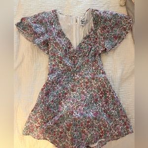 princess polly floral romper, still has tags, never worn, great condition